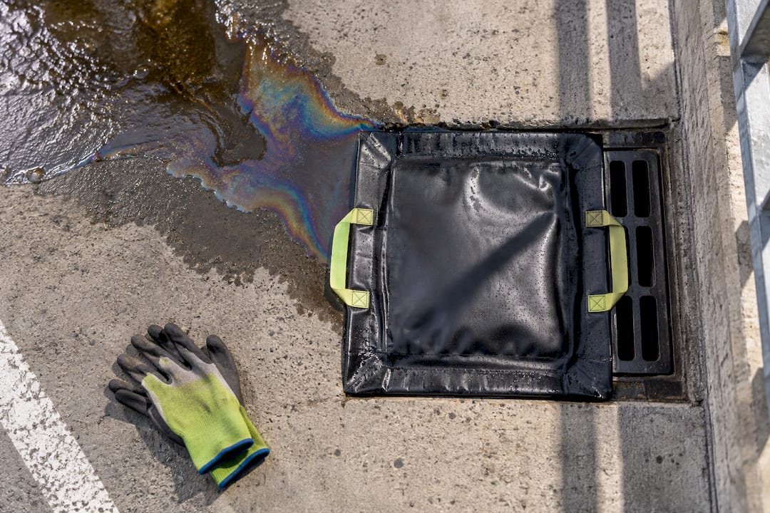 Drain cover containing oil near stormwater grate